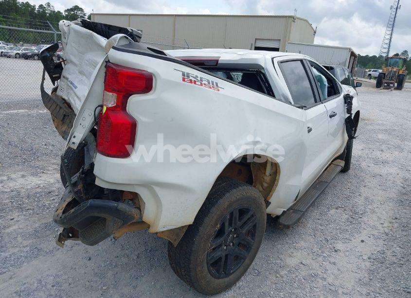 Photo 4 of 2024 Chevrolet Silverado 1500 (VIN 3GCUDCED6RG207052)