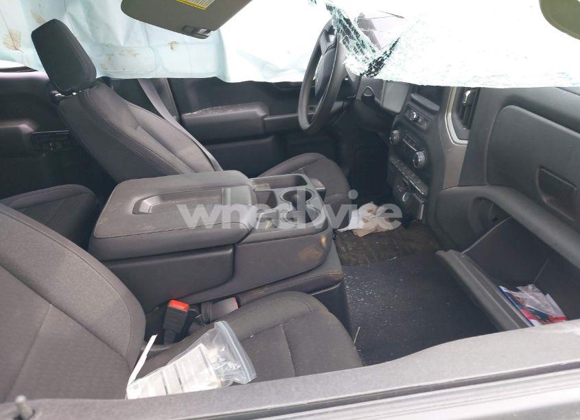 Photo 5 of 2024 Chevrolet Silverado 1500 (VIN 3GCUDCED6RG207052)