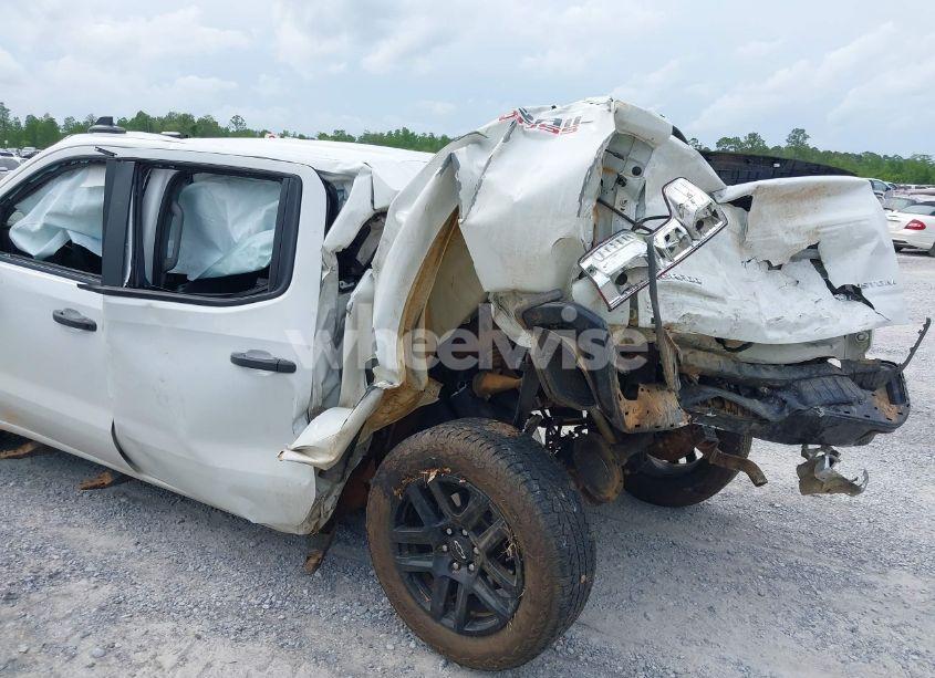 Photo 6 of 2024 Chevrolet Silverado 1500 (VIN 3GCUDCED6RG207052)