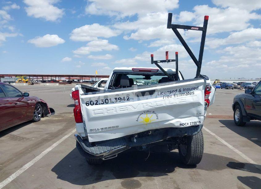 Photo 16 of 2024 Chevrolet Silverado 1500 4WD SHORT BED LT (VIN 3GCUDDE87RG234561)