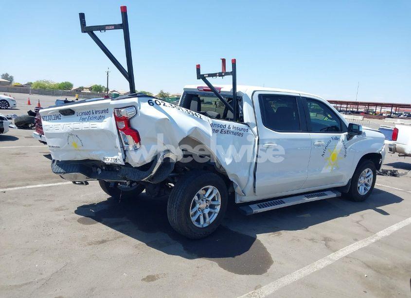 Photo 4 of 2024 Chevrolet Silverado 1500 4WD SHORT BED LT (VIN 3GCUDDE87RG234561)