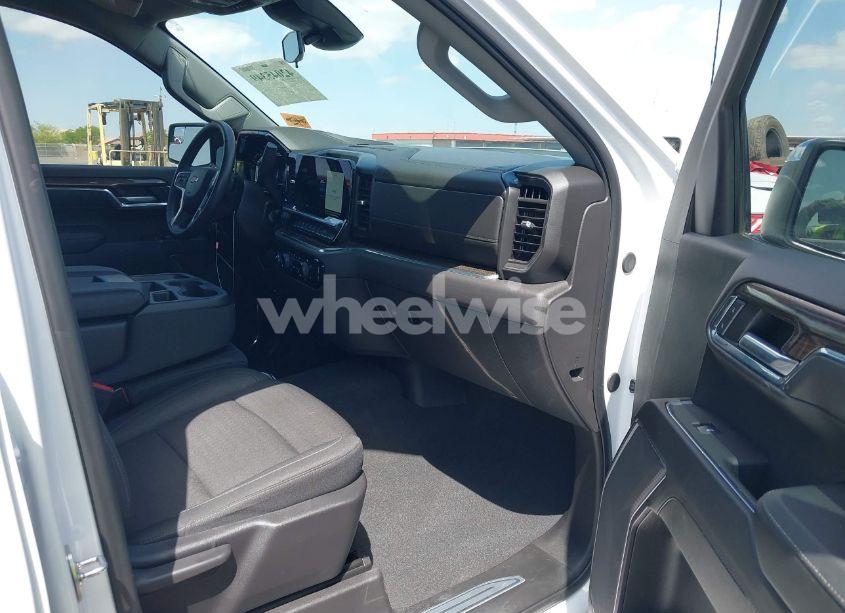 Photo 5 of 2024 Chevrolet Silverado 1500 4WD SHORT BED LT (VIN 3GCUDDE87RG234561)