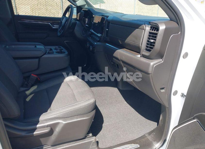 Photo 5 of 2024 Chevrolet Silverado 1500 4WD STANDARD BED LT (VIN 3GCUDDED1RG274938)