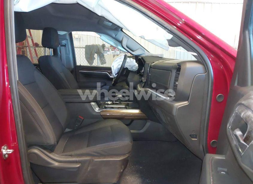 Photo 5 of 2024 Chevrolet Silverado 1500 4WD SHORT BED RST (VIN 3GCUDEED2RG152000)