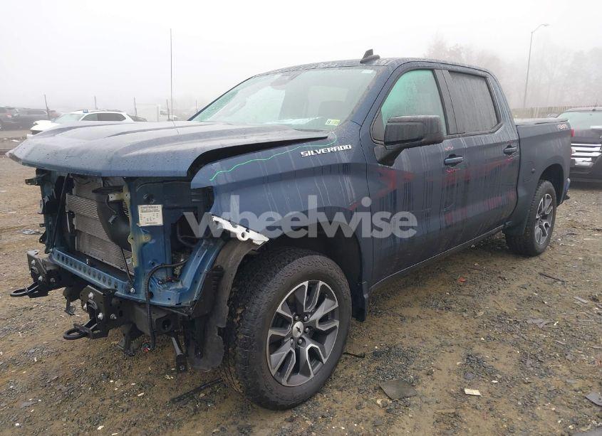 Photo 2 of 2022 Chevrolet Silverado 1500 4WD SHORT BED RST (VIN 3GCUDEEDXNG516514)
