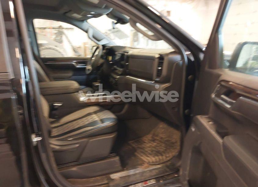 Photo 5 of 2023 Chevrolet Silverado 1500 4WD SHORT BED RST (VIN 3GCUDEELXPG284443)