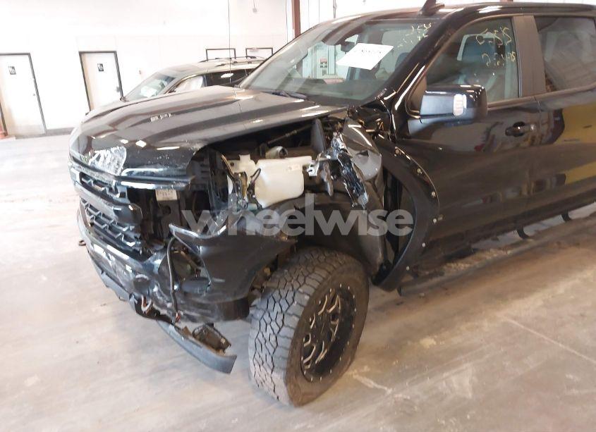 Photo 6 of 2023 Chevrolet Silverado 1500 4WD SHORT BED RST (VIN 3GCUDEELXPG284443)