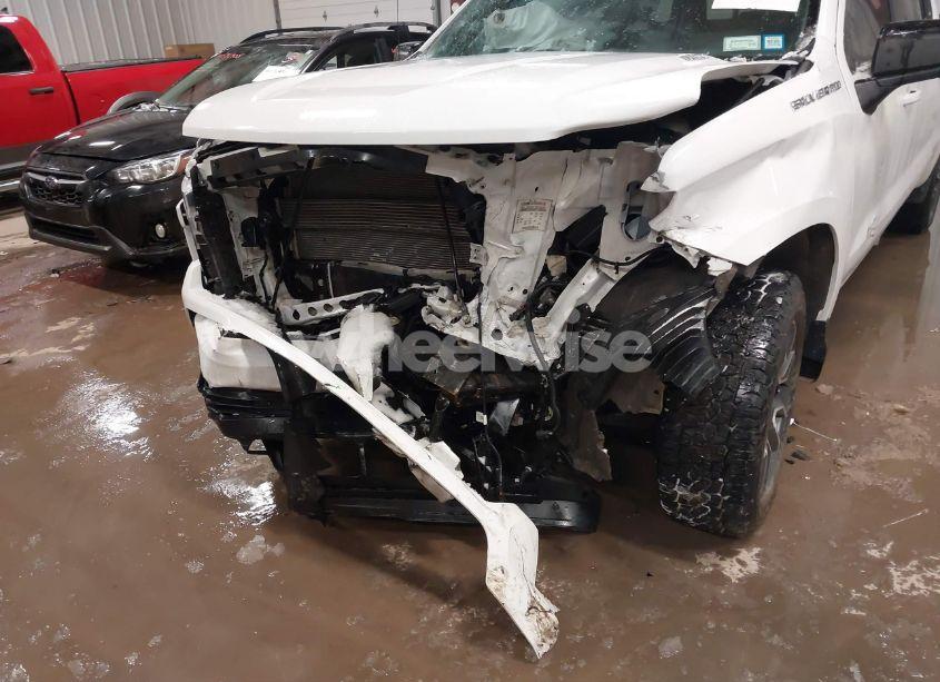 Photo 6 of 2022 Chevrolet Silverado 1500 4WD STANDARD BED RST (VIN 3GCUDEET3NG523599)
