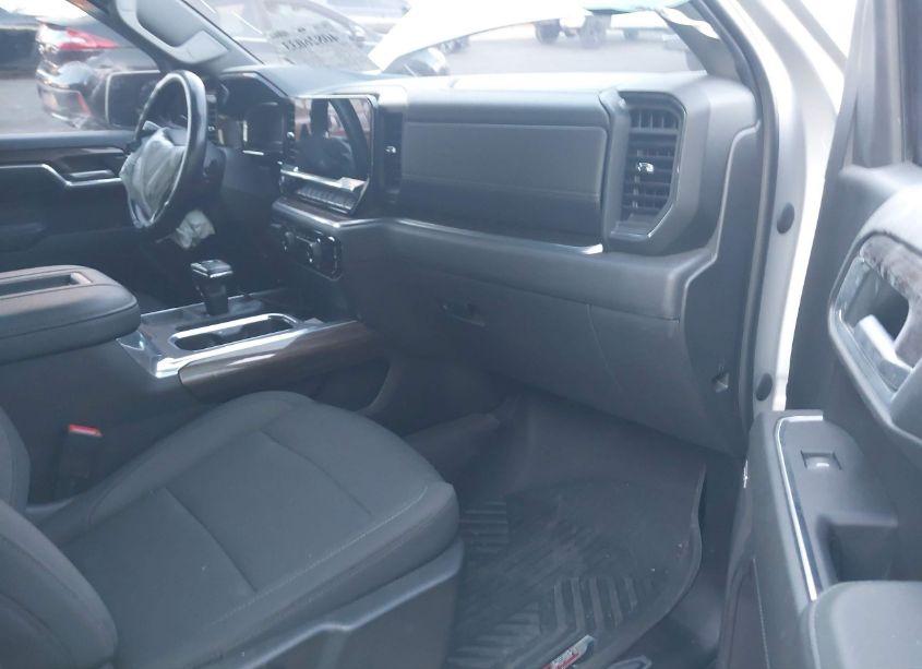 Photo 5 of 2022 Chevrolet Silverado 1500 4WD SHORT BED RST (VIN 3GCUDEET5NG587398)