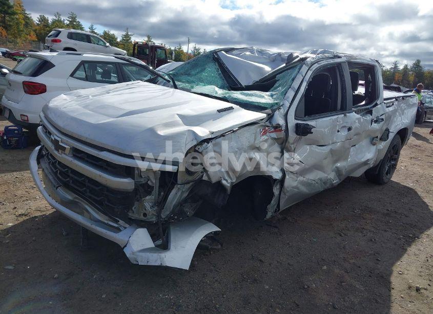 Photo 2 of 2022 Chevrolet Silverado 1500 4WD SHORT BED RST (VIN 3GCUDEET6NG581903)