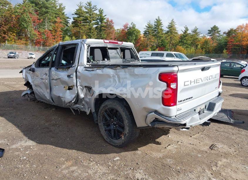 Photo 3 of 2022 Chevrolet Silverado 1500 4WD SHORT BED RST (VIN 3GCUDEET6NG581903)
