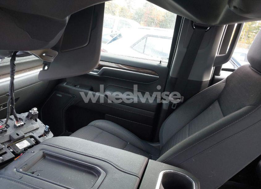 Photo 5 of 2022 Chevrolet Silverado 1500 4WD SHORT BED RST (VIN 3GCUDEET6NG581903)