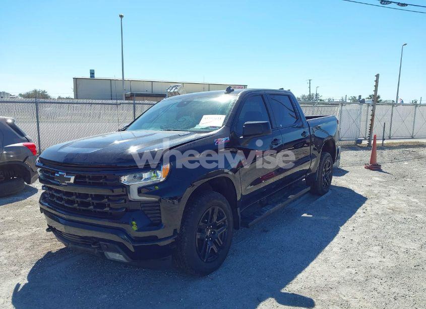 Photo 2 of 2022 Chevrolet Silverado 1500 4WD SHORT BED RST (VIN 3GCUDEET8NG680920)