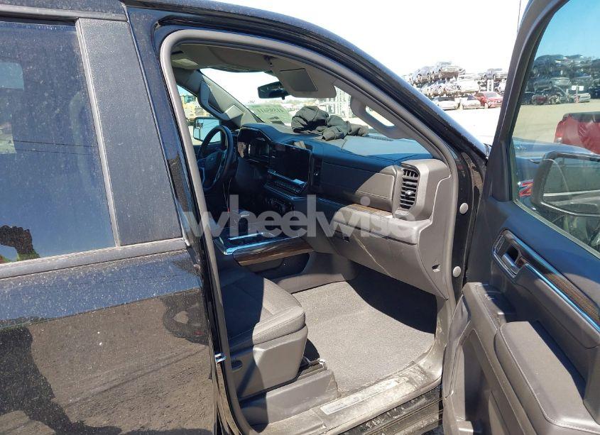 Photo 5 of 2022 Chevrolet Silverado 1500 4WD SHORT BED RST (VIN 3GCUDEET8NG680920)