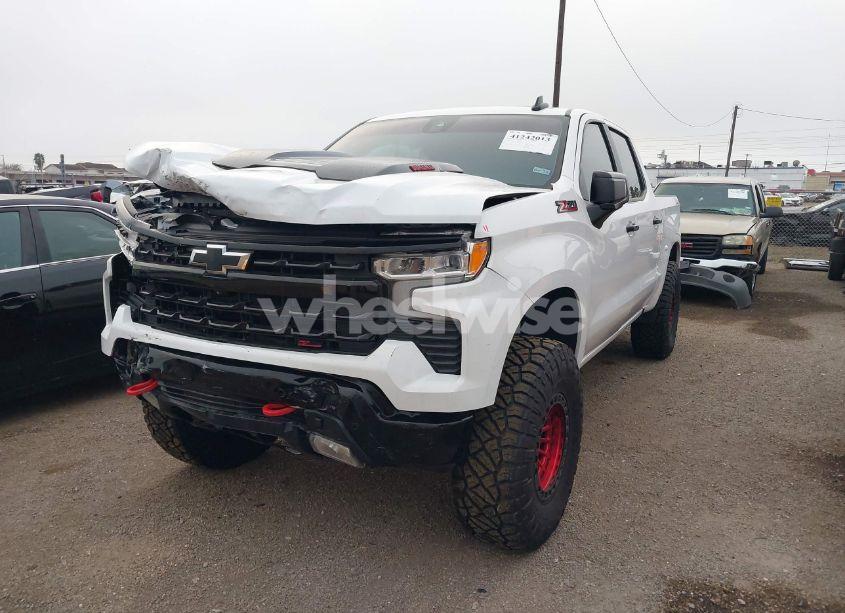 Photo 2 of 2024 Chevrolet Silverado 1500 4WD SHORT BED LT TRAIL BOSS (VIN 3GCUDFE81RG231196)