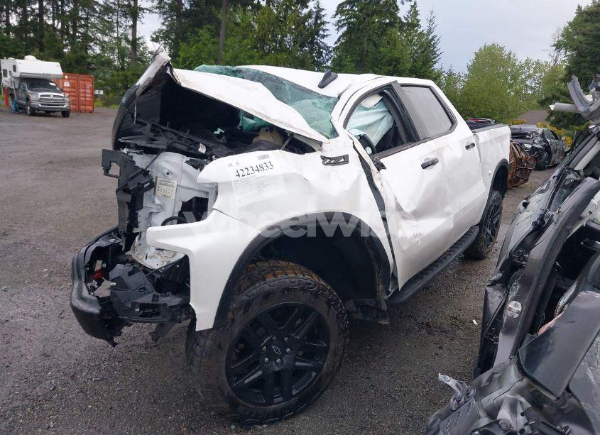 Photo 2 of 2022 Chevrolet Silverado 1500 4WD SHORT BED LT TRAIL BOSS (VIN 3GCUDFED0NG647859)