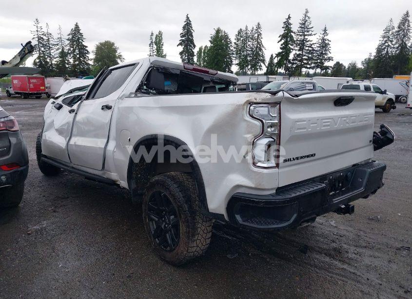 Photo 3 of 2022 Chevrolet Silverado 1500 4WD SHORT BED LT TRAIL BOSS (VIN 3GCUDFED0NG647859)