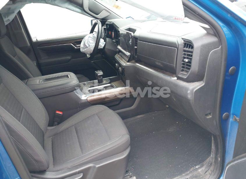 Photo 5 of 2022 Chevrolet Silverado 1500 (VIN 3GCUDFED1NG653654)