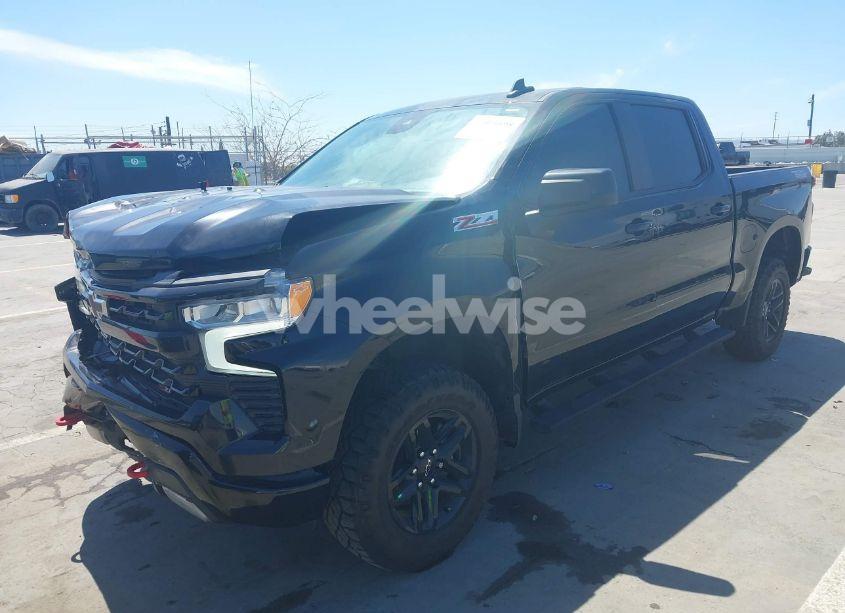 Photo 2 of 2022 Chevrolet Silverado 1500 4WD SHORT BED LT TRAIL BOSS (VIN 3GCUDFED1NG678943)