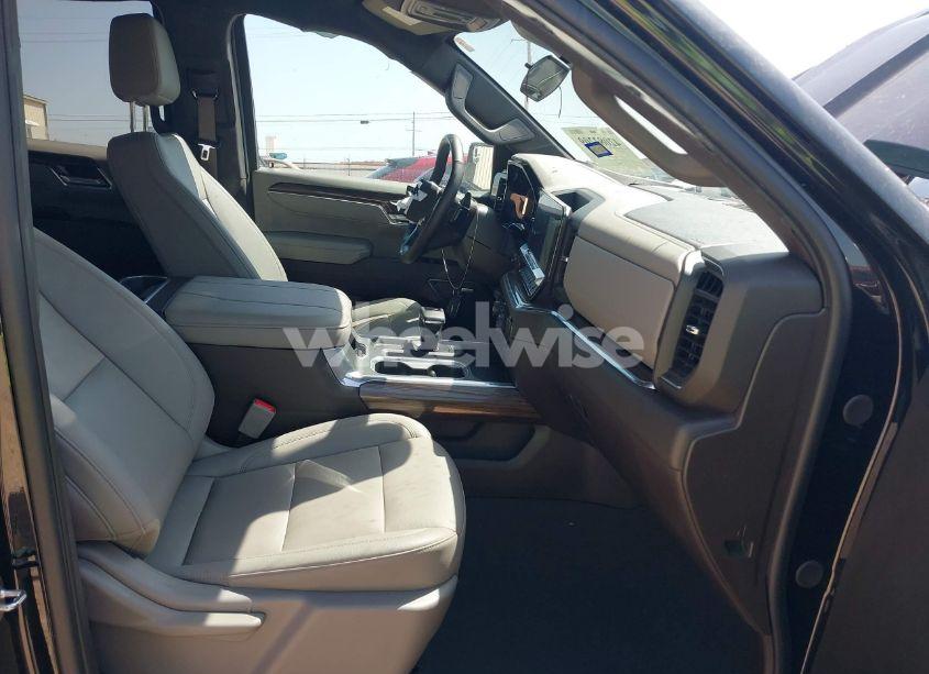 Photo 5 of 2024 Chevrolet Silverado 1500 4WD SHORT BED LT TRAIL BOSS (VIN 3GCUDFED1RG287720)