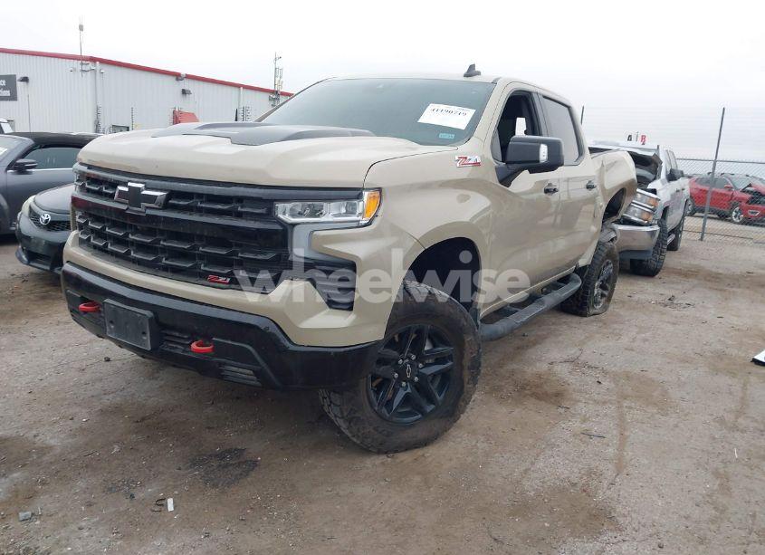 Photo 2 of 2022 Chevrolet Silverado 1500 4WD SHORT BED LT TRAIL BOSS (VIN 3GCUDFED4NG518510)