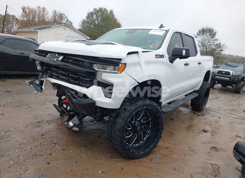 Photo 2 of 2022 Chevrolet Silverado 1500 4WD SHORT BED LT TRAIL BOSS (VIN 3GCUDFED5NG643399)
