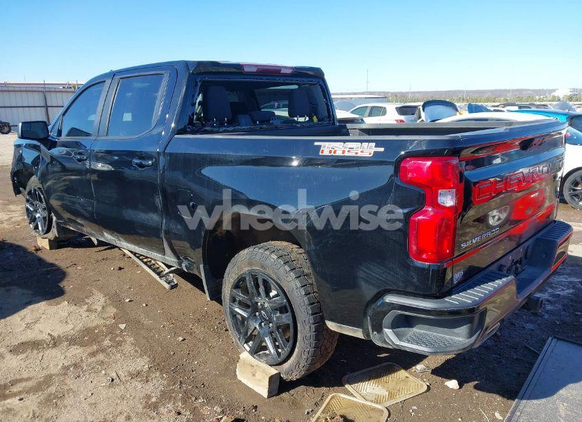 Photo 3 of 2022 Chevrolet Silverado 1500 4WD SHORT BED LT TRAIL BOSS (VIN 3GCUDFED6NG682616)
