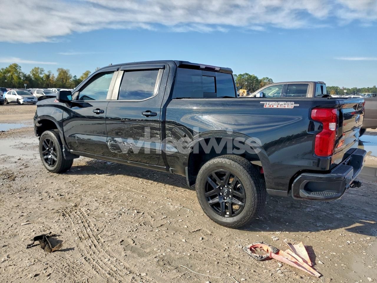 Photo 2 of 2022 CHEVROLET SILVERADO K1500 LT TRAIL BOSS (VIN 3GCUDFET4NG566662)
