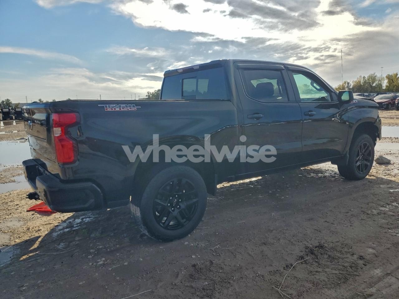 Photo 3 of 2022 CHEVROLET SILVERADO K1500 LT TRAIL BOSS (VIN 3GCUDFET4NG566662)