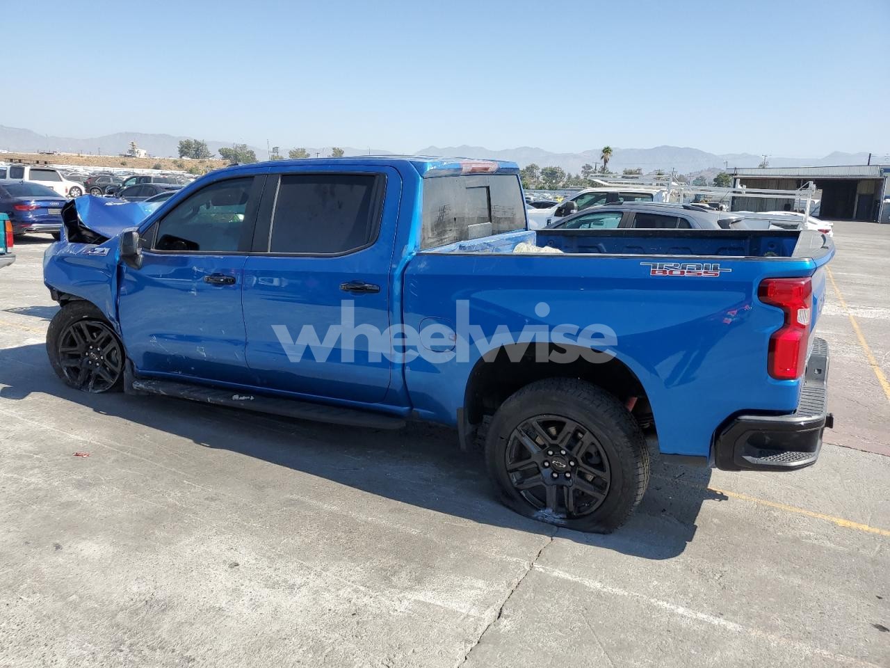 Photo 2 of 2022 CHEVROLET SILVERADO K1500 LT TRAIL BOSS (VIN 3GCUDFET8NG622523)
