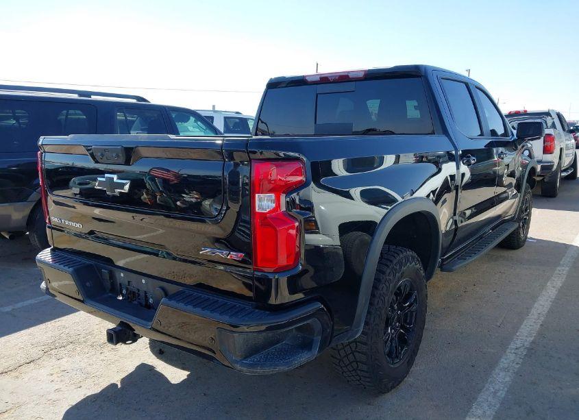 Photo 4 of 2024 Chevrolet Silverado 1500 4WD SHORT BED ZR2 (VIN 3GCUDHEL0RG128464)