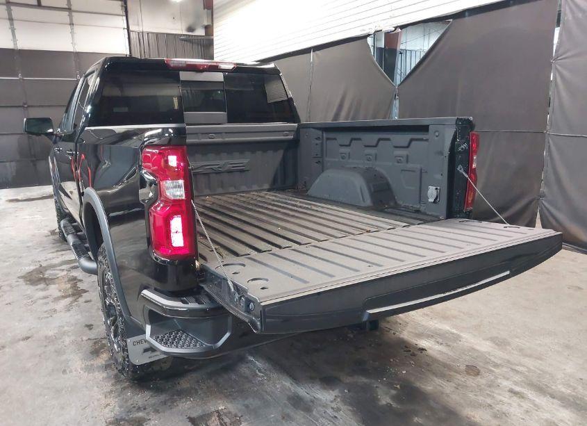 Photo 3 of 2024 Chevrolet Silverado 1500 4WD SHORT BED ZR2 (VIN 3GCUDHEL1RG137593)