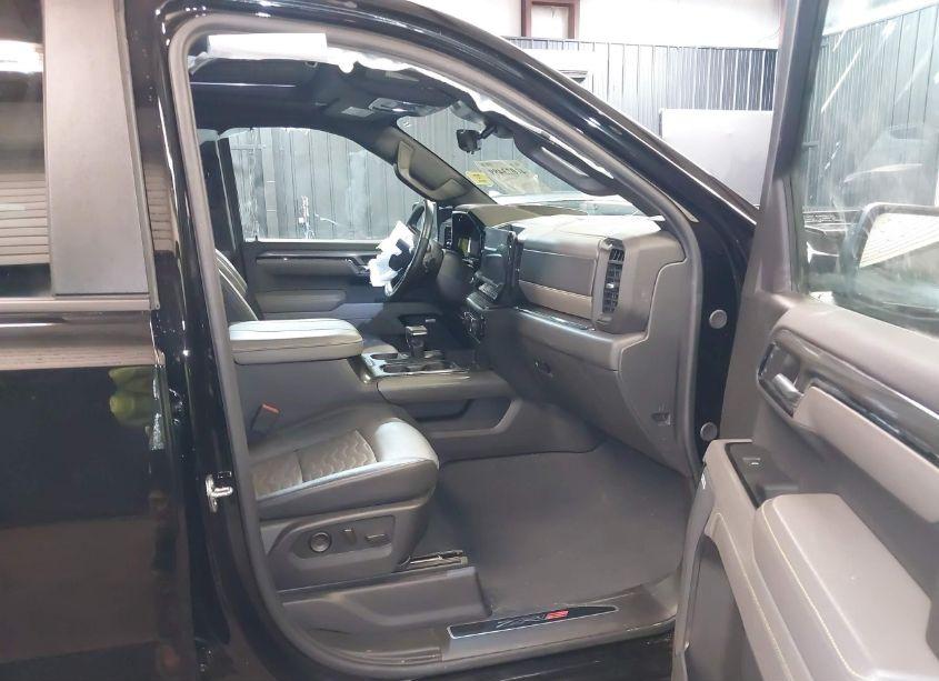 Photo 5 of 2024 Chevrolet Silverado 1500 4WD SHORT BED ZR2 (VIN 3GCUDHEL1RG137593)