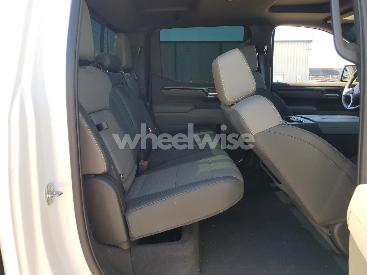 Photo 10 of 2023 CHEVROLET SILVERADO K1500 ZR2 (VIN 3GCUDHEL3PG226353)