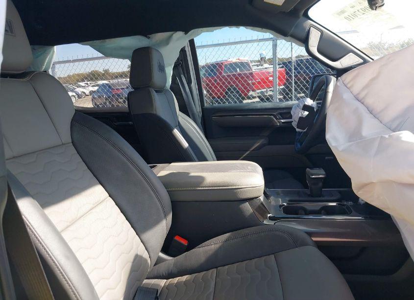 Photo 5 of 2024 Chevrolet Silverado 1500 4WD SHORT BED ZR2 (VIN 3GCUDHEL7RG278510)