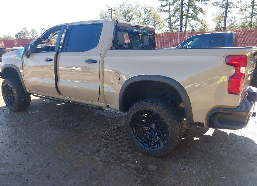 Photo 3 of 2022 Chevrolet Silverado 1500 4WD SHORT BED ZR2 (VIN 3GCUDHELXNG592629)
