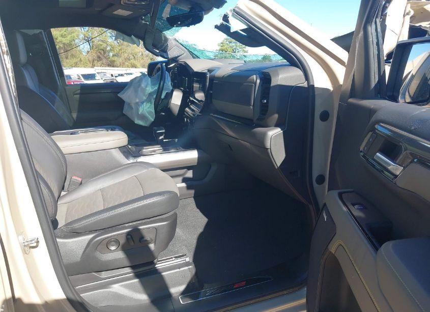 Photo 5 of 2022 Chevrolet Silverado 1500 4WD SHORT BED ZR2 (VIN 3GCUDHELXNG592629)