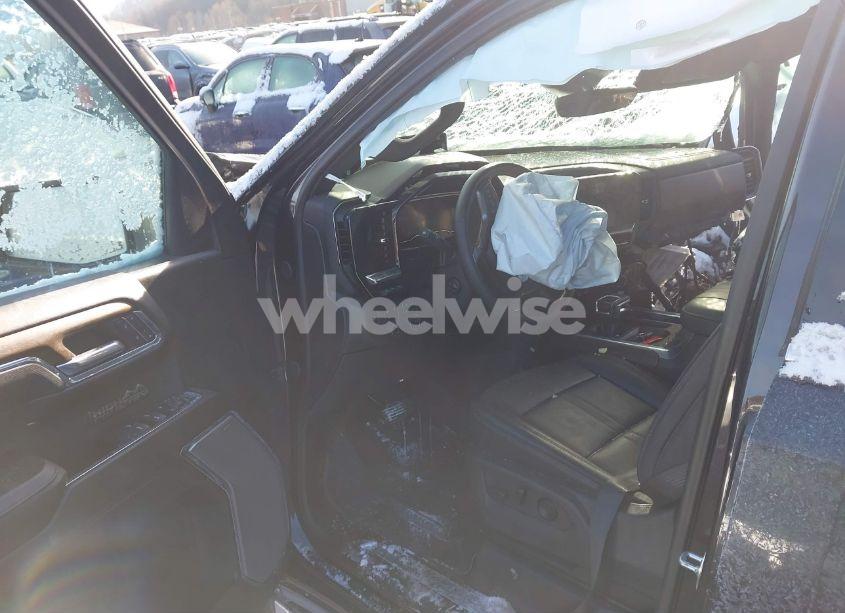 Photo 5 of 2024 Chevrolet Silverado 1500 (VIN 3GCUDJE85RG362036)