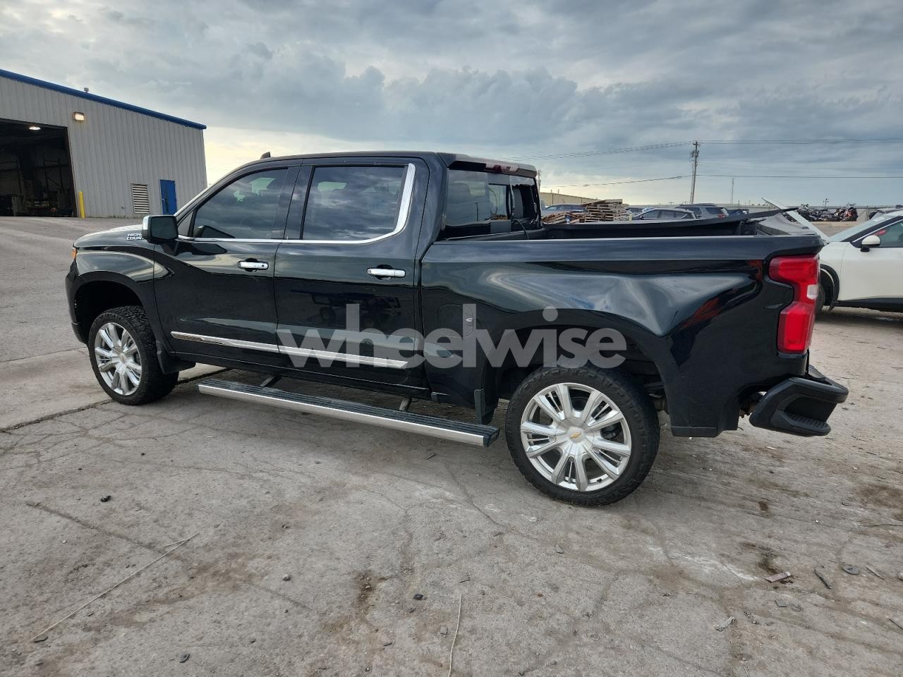 Photo 2 of 2022 CHEVROLET SILVERADO K1500 HIGH COUNTRY (VIN 3GCUDJEL2NG577887)