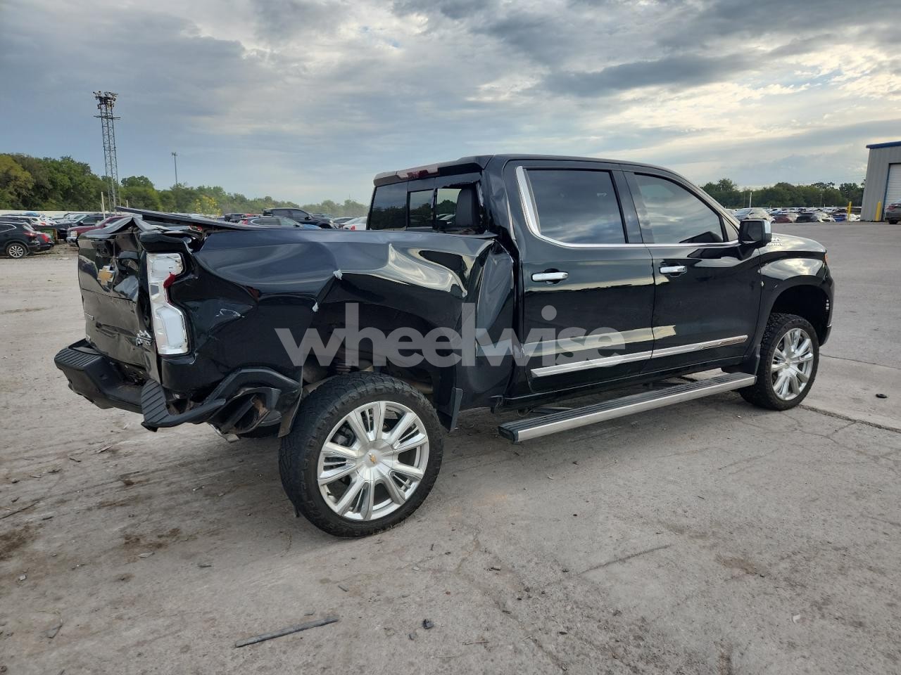 Photo 3 of 2022 CHEVROLET SILVERADO K1500 HIGH COUNTRY (VIN 3GCUDJEL2NG577887)