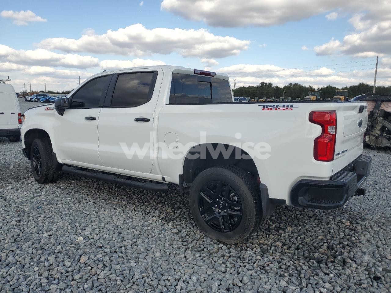 Photo 2 of 2025 CHEVROLET SILVERADO K1500 LT TRAIL BOSS (VIN 3GCUKFED0SG308830)