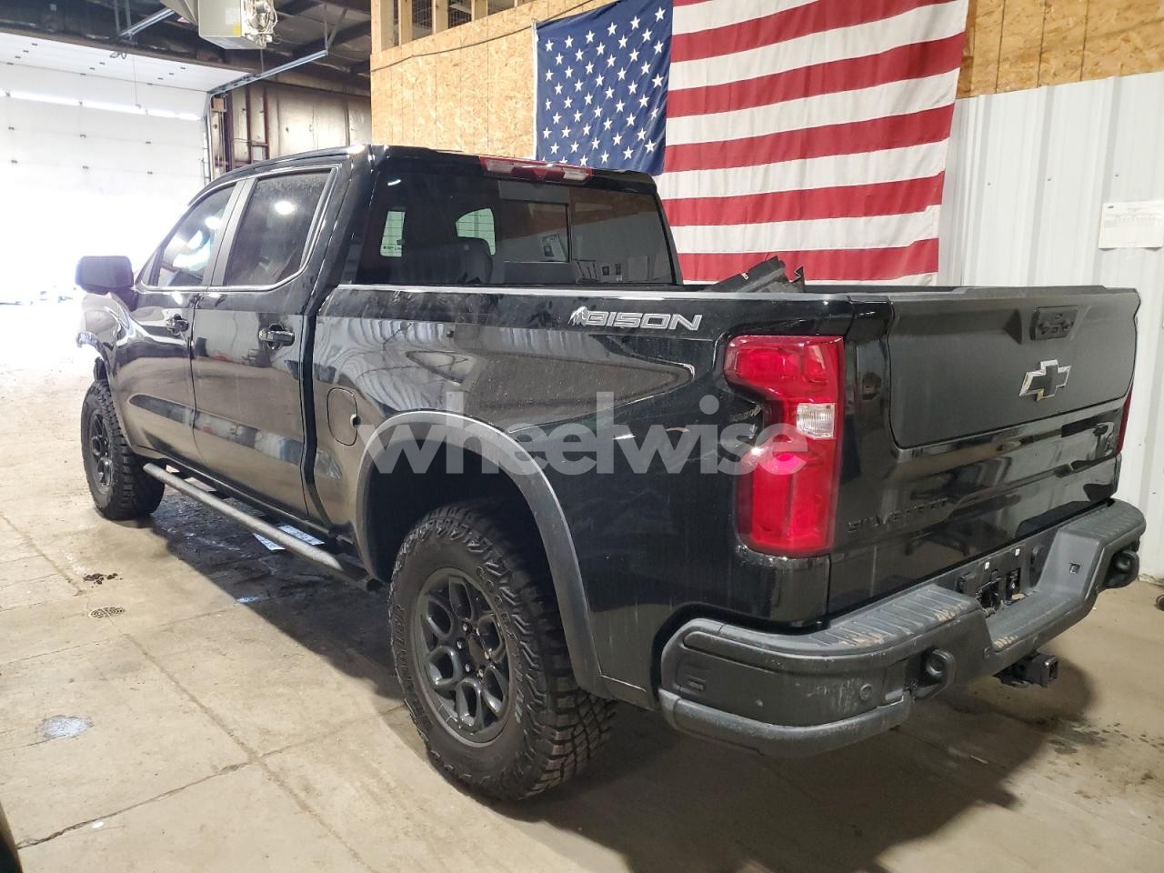 Photo 2 of 2025 CHEVROLET SILVERADO K1500 ZR2 (VIN 3GCUKHE83SG131804)