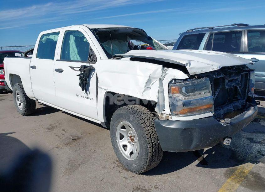 2018 Chevrolet Silverado 1500 WT (VIN 3GCUKNEC0JG152577) main photo