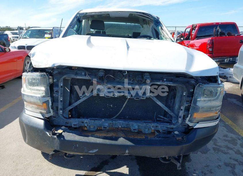 Photo 6 of 2018 Chevrolet Silverado 1500 WT (VIN 3GCUKNEC0JG152577)