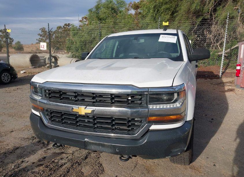 Photo 6 of 2018 Chevrolet Silverado 1500 WT (VIN 3GCUKNEC4JG412379)