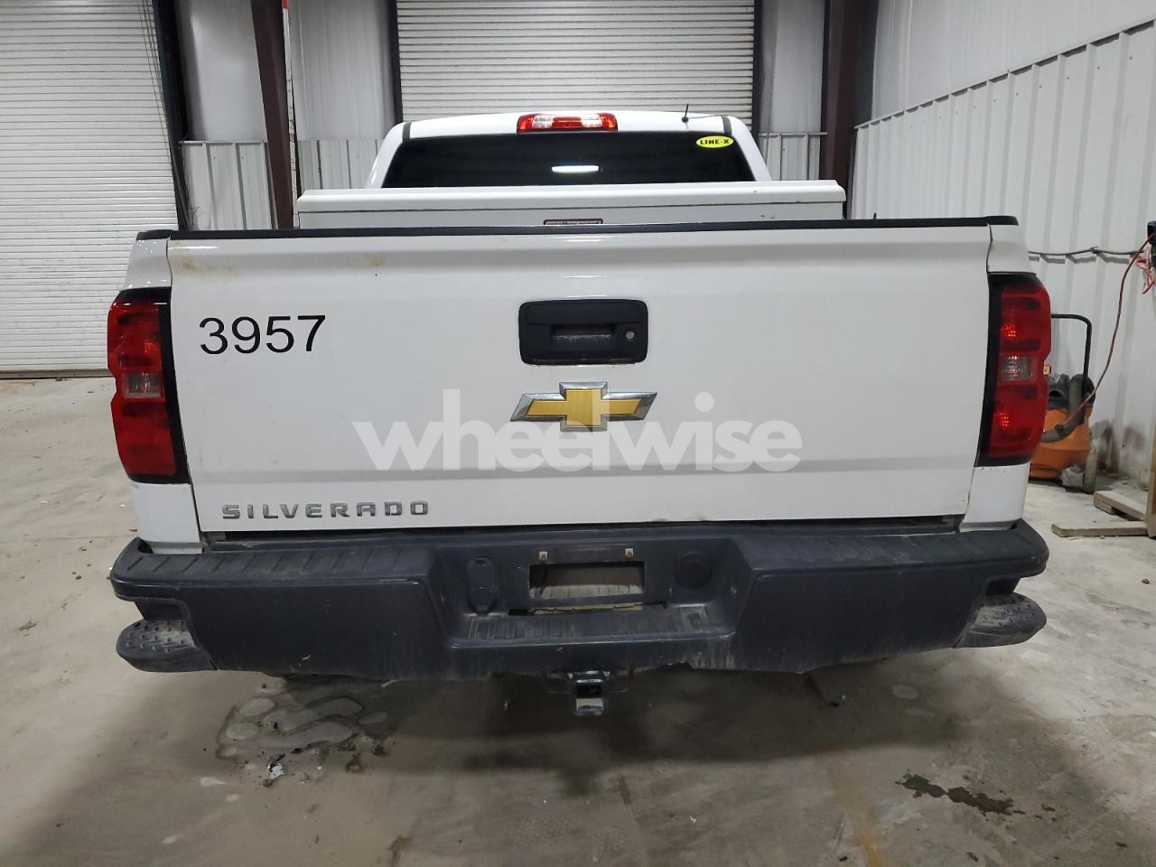 Photo 6 of 2018 CHEVROLET SILVERADO K1500 (VIN 3GCUKNEC7JG591730)