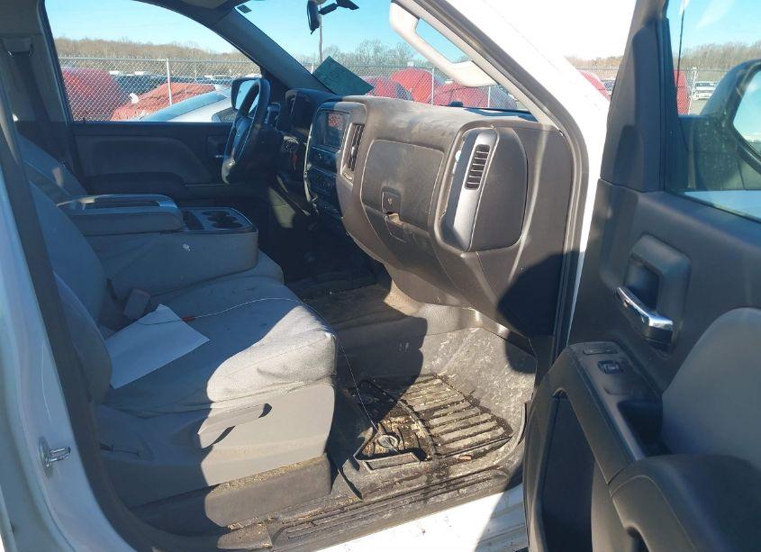 Photo 5 of 2018 Chevrolet Silverado 1500 WT (VIN 3GCUKNEH1JG299390)