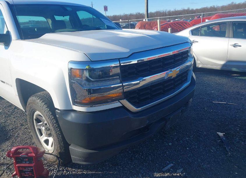 Photo 6 of 2018 Chevrolet Silverado 1500 WT (VIN 3GCUKNEH1JG299390)