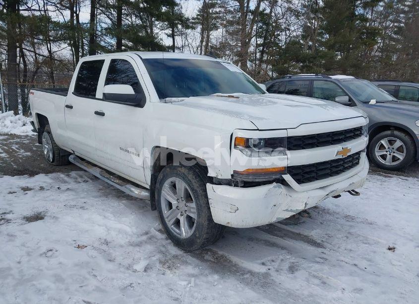 2018 Chevrolet Silverado 1500 CUSTOM (VIN 3GCUKPEC2JG513304) main photo