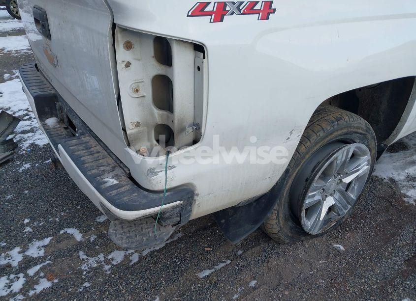 Photo 18 of 2018 Chevrolet Silverado 1500 CUSTOM (VIN 3GCUKPEC2JG513304)